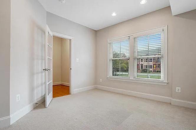 1stFloor_Room 
Extra bedroom or office or home gym, it is your choice!
