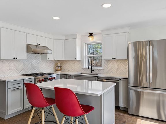 4th image of 195 Virginia Street