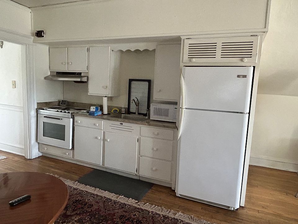 1st image of 132 Emerson Ave