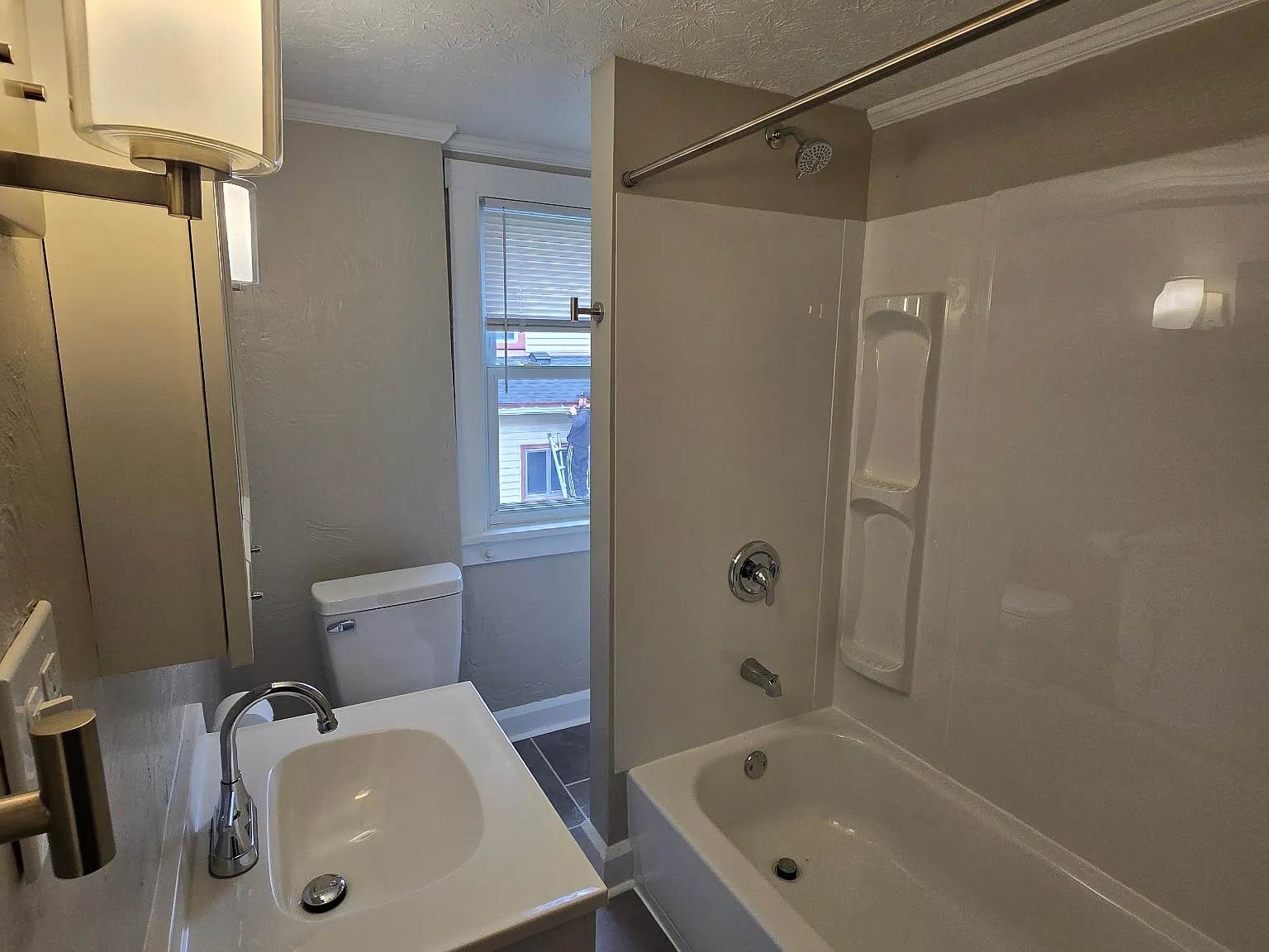 2 bed, 1100 sqft, $1,650 — Photo 2