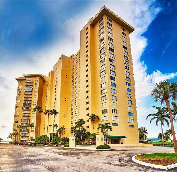 2nd image of 11111 Biscayne Blvd #1201
