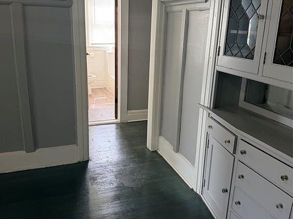 5th image of 4622 Vancouver St