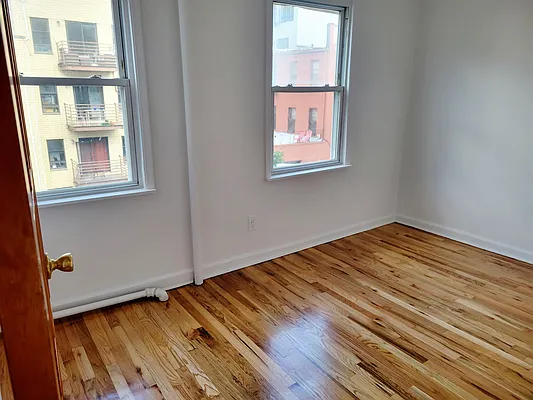 Rented by MCR Realty | media 8