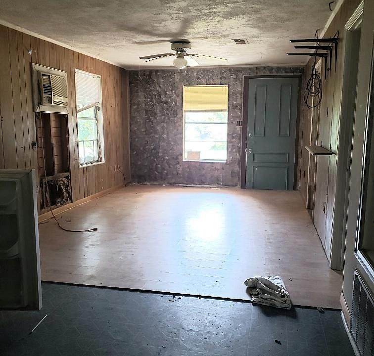 2nd image of 2226 6th Ave