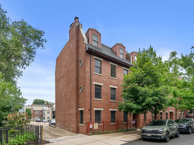 3 Devens St #2 — Photo 2