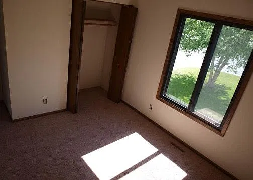 4 bed, 2200 sqft, $2,550 — Photo 4