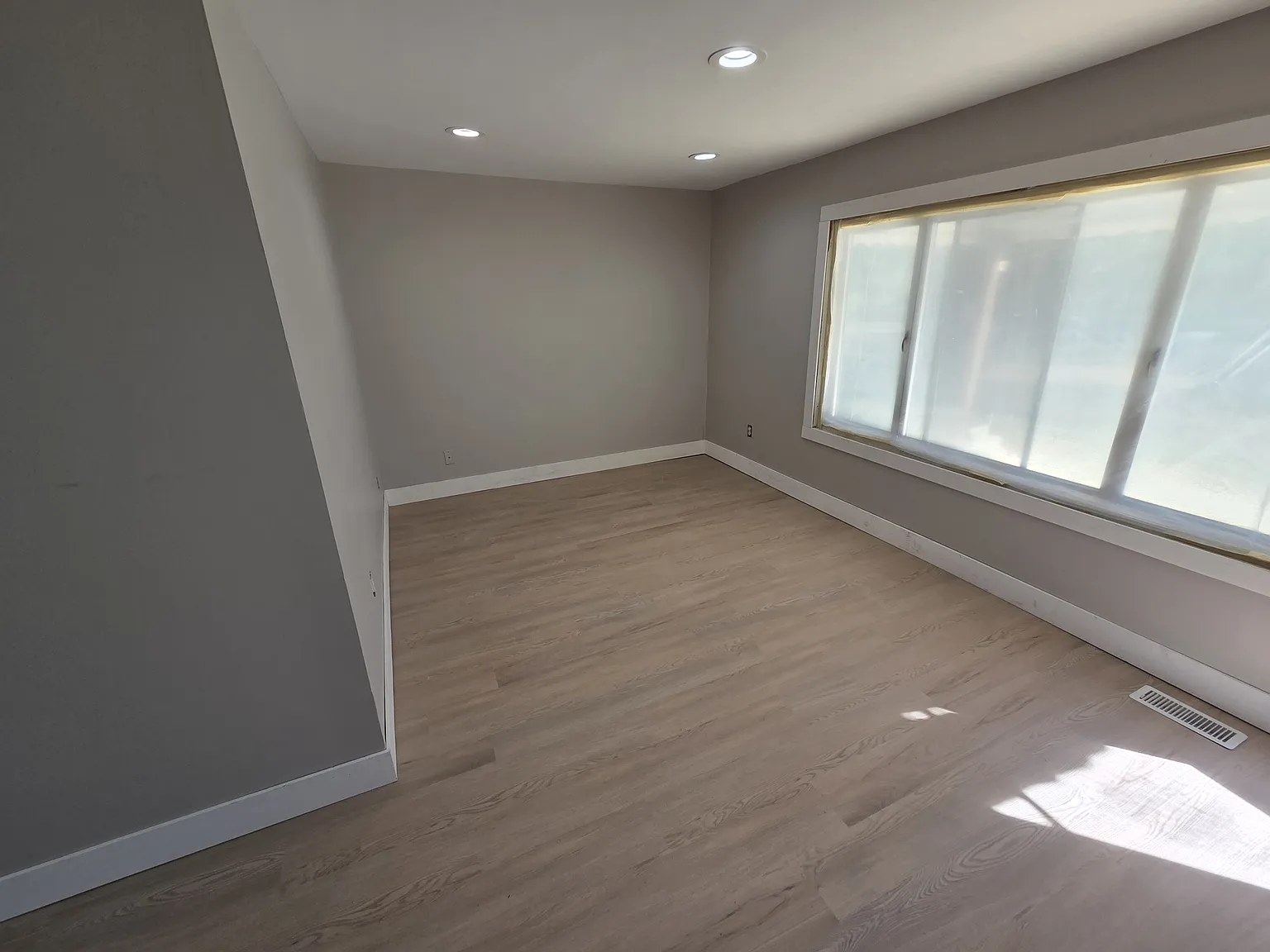 3 bed, 1000 sqft, $1,475 — Photo 2