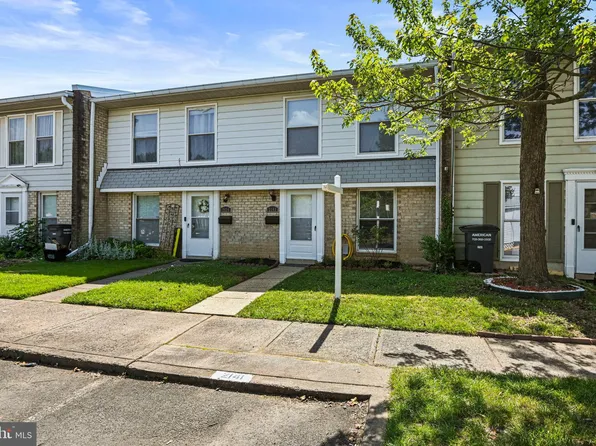 2141 Ferguson Pl, Herndon, VA 20170