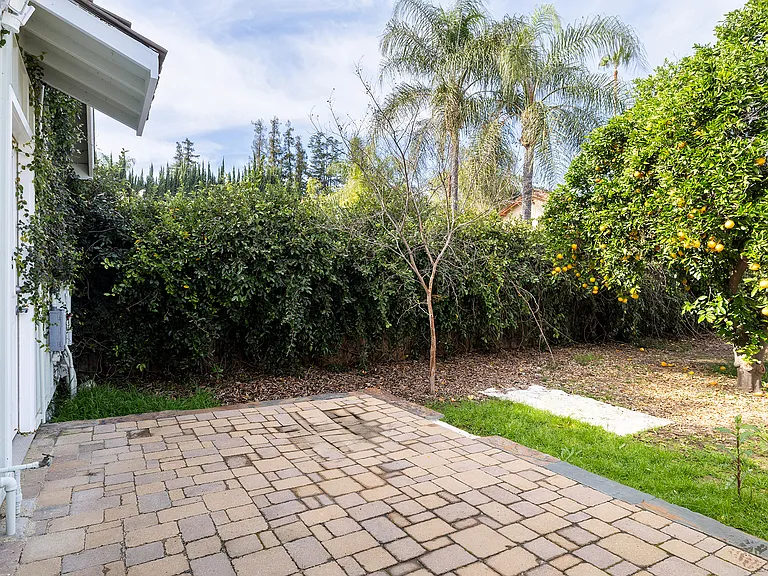 23018 Oxnard St #B — Photo 15