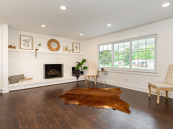 5th image of 377 E Walnut St
