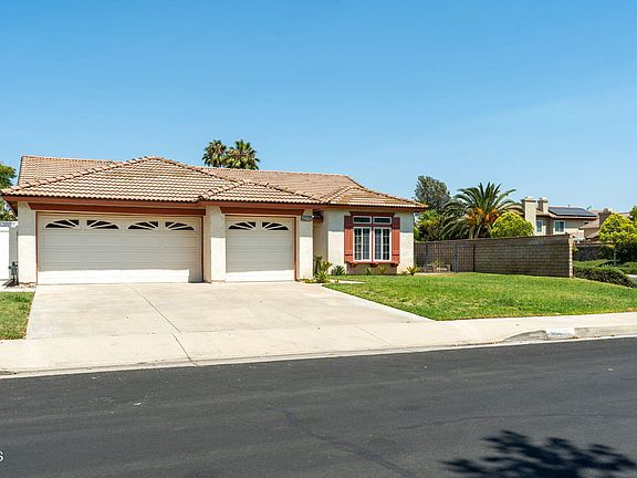 3rd image of 42055 Thoroughbred Ln
