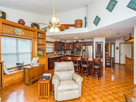 5th image of 152 Laurel Park Pl