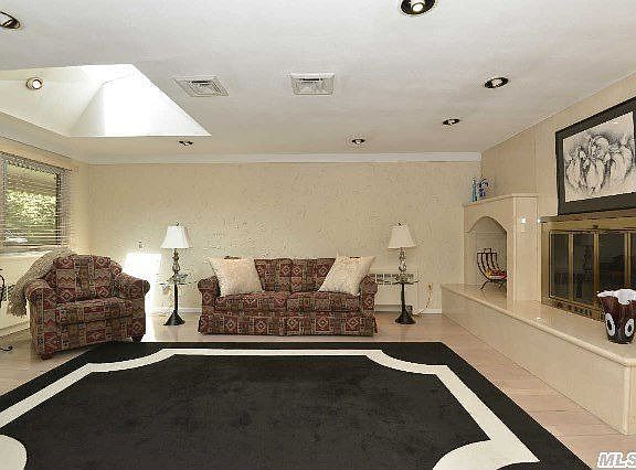 2nd image of 4 Arista Dr