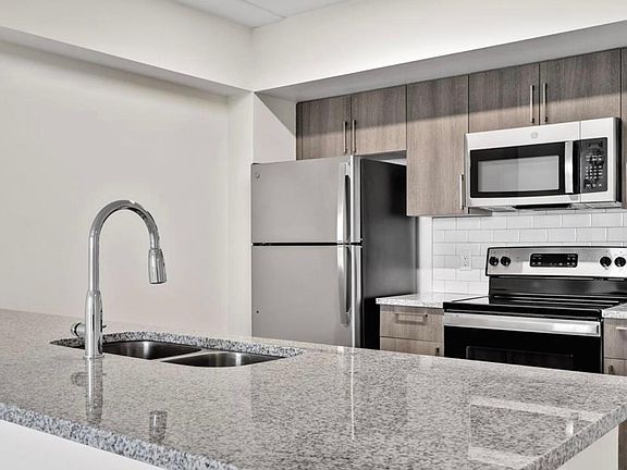 5th image of 400 NW 112th Ave #420