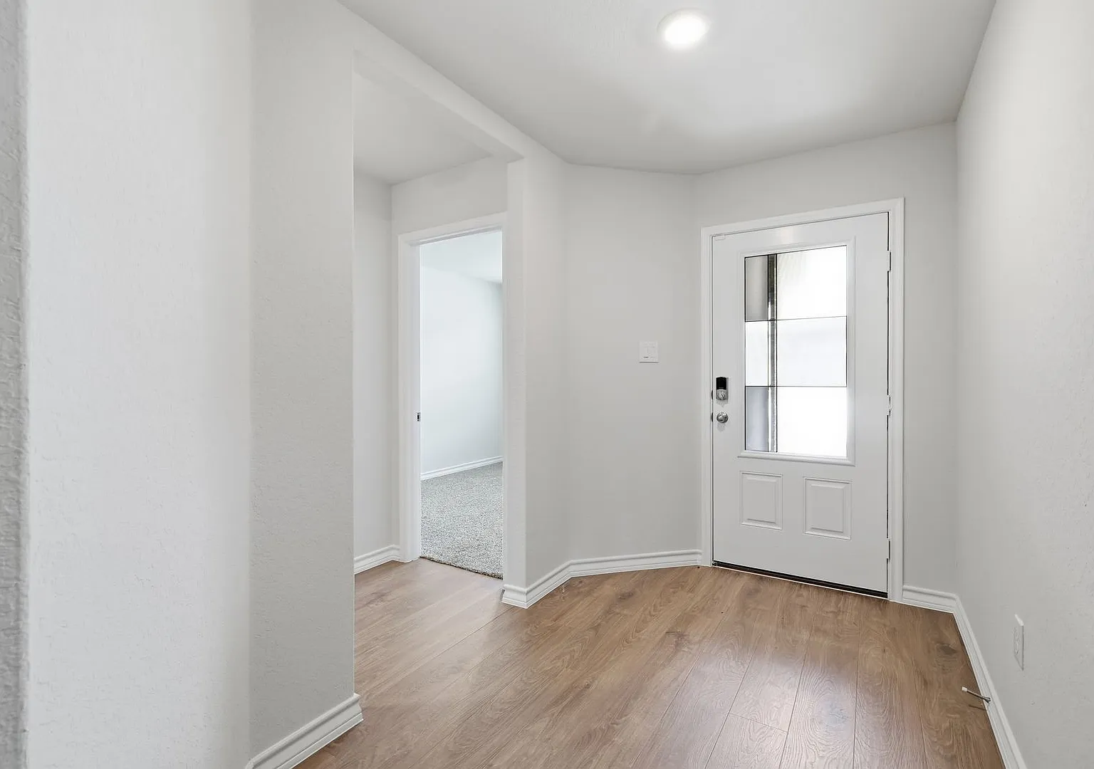 Beautiful Single-Story Home in Laurel Vista — Photo 2