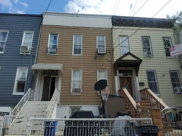 39 Pine St, Brooklyn, NY 11208