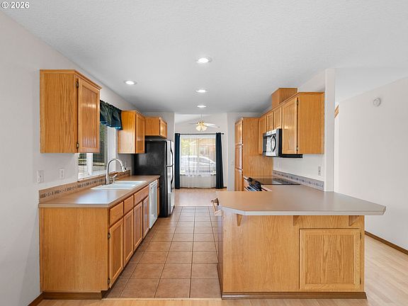 5th image of 13853 SE Red Sunset Ave