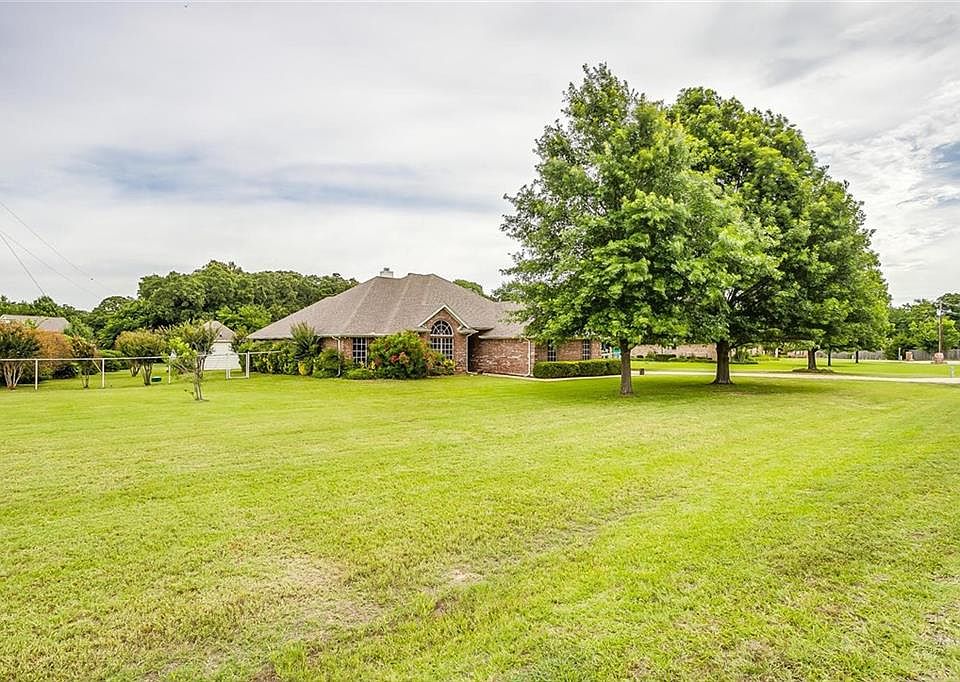 1st image of 209 Shadow Creek Ln