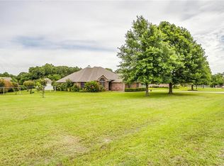 209 Shadow Creek Ln, Burleson, TX 76028