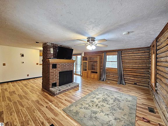 3rd image of 3963 W Cadillac Dr