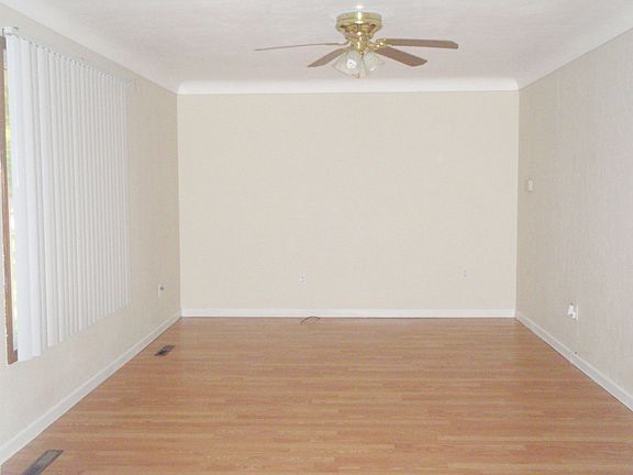 3rd image of 31 Elvira Dr