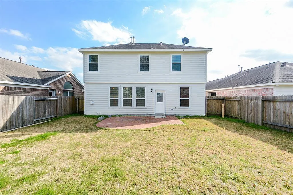 4 bed, 2.5 bath, 2442 sqft, $2,200 — Photo 4