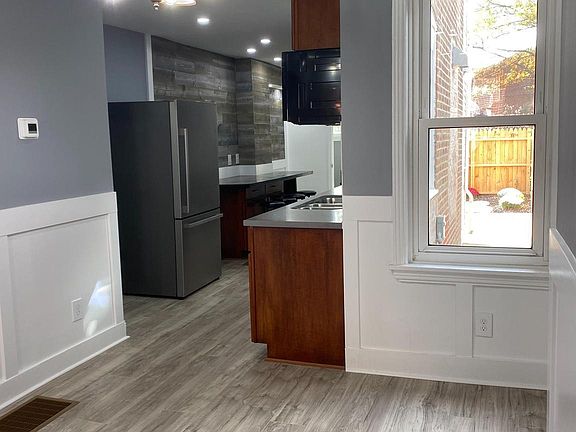 3rd image of 1322 W 3rd St