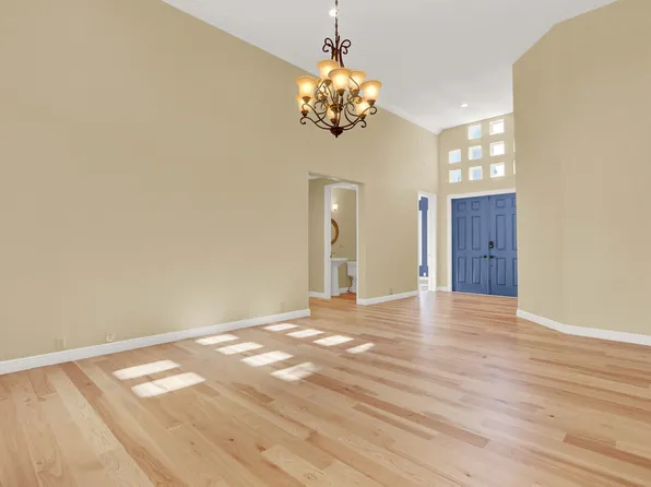 10 Martinique Cove, Palm Beach Gardens, FL 33418