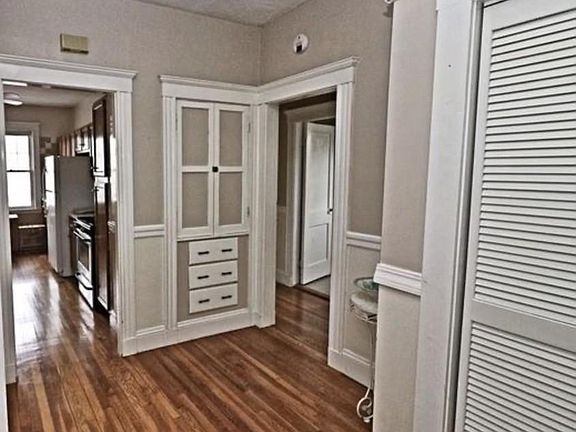 4th image of 10 Hutchinson St #2