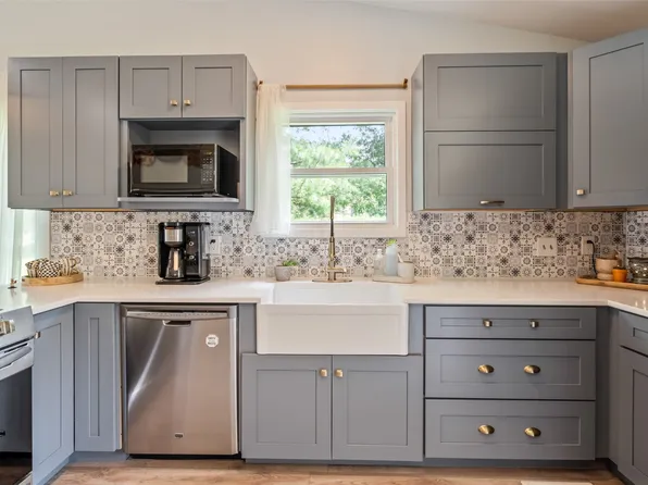 1929 E Maish Ave, Des Moines, IA 50320