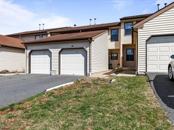 134 Locust Ct, Raritan Twp., NJ 08822