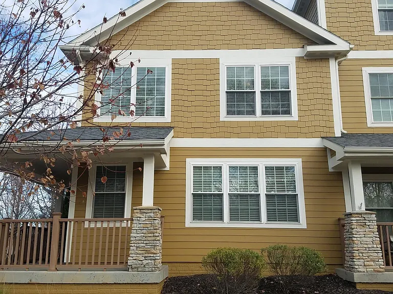 2820 Lake Ave — Photo 2