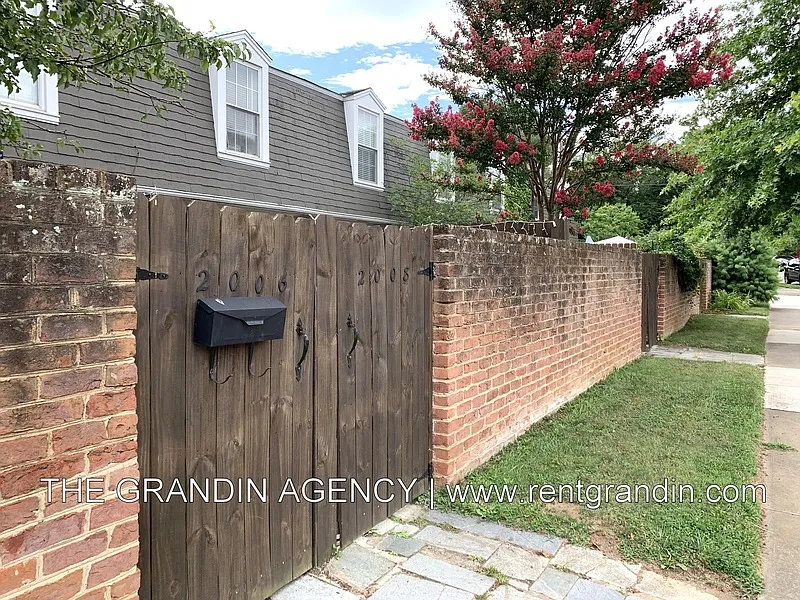 3 bed, 1.5 bath, 1100 sqft, $1,399 — Photo 2