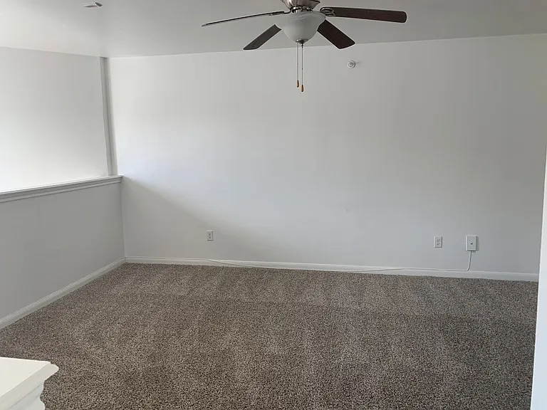 Emerald Cove Apartments — Photo 8