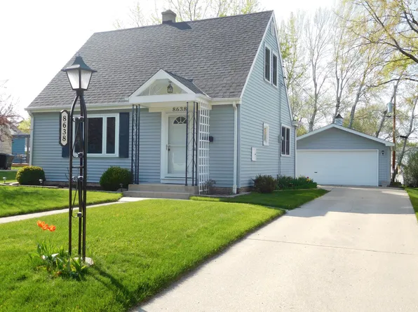 8638 W Dakota St, West Allis, WI 53227