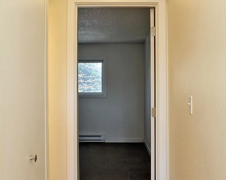 9222 N Lombard St — Photo 15