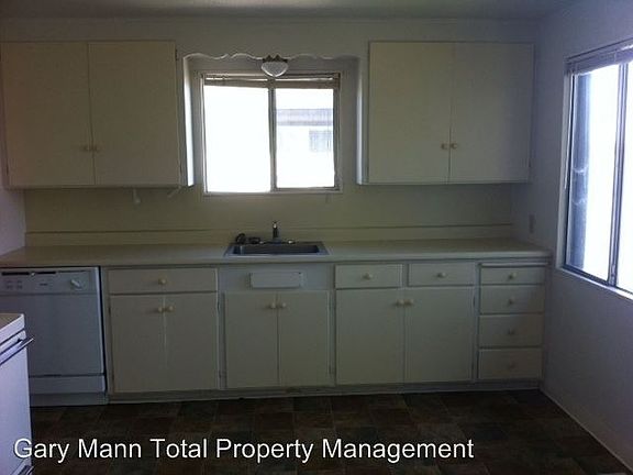 5th image of 1049 W Lakeside Dr