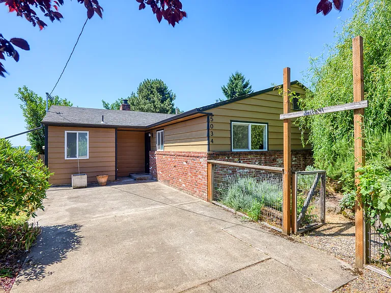 5034 SE Flavel Dr — Photo 1