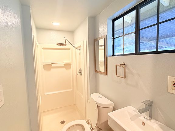 5th image of 255 Cumberland Rd