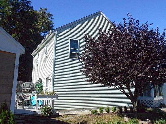 2nd image of 18 Chapman Ln