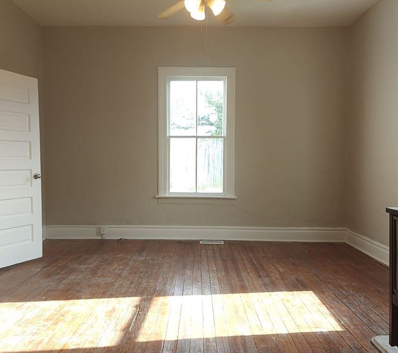 2nd image of 2320 Fitten St