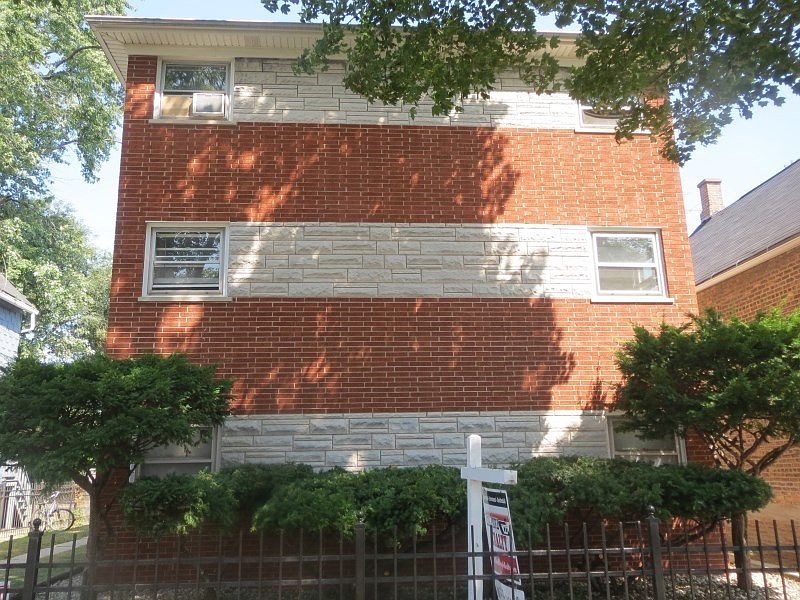 2nd image of 822 E 90th Pl APT 1N