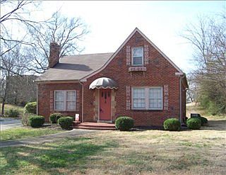 1st image of 604 Anderson Dr