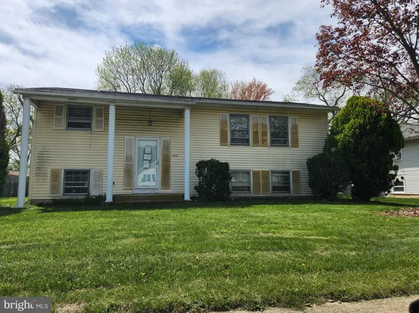 262 Oakfield Dr, Newark, DE 19713