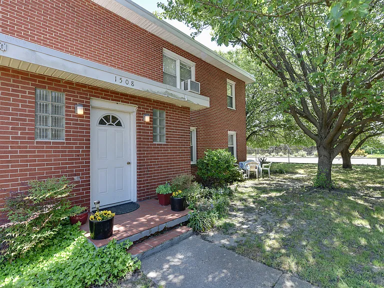 1508 W Ocean View Ave #1 — Photo 16