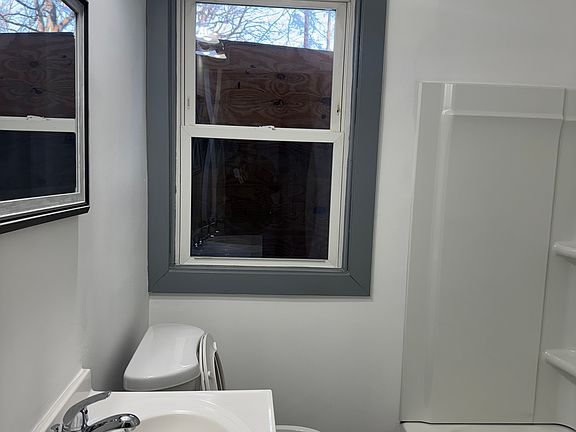 3rd image of 3925 Merry Oaks Ave