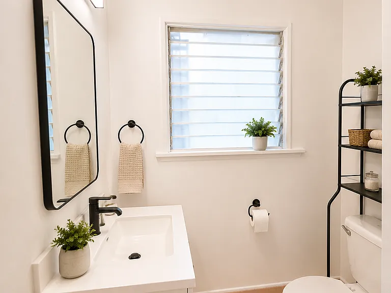 320 E 15th St #1 — Photo 8