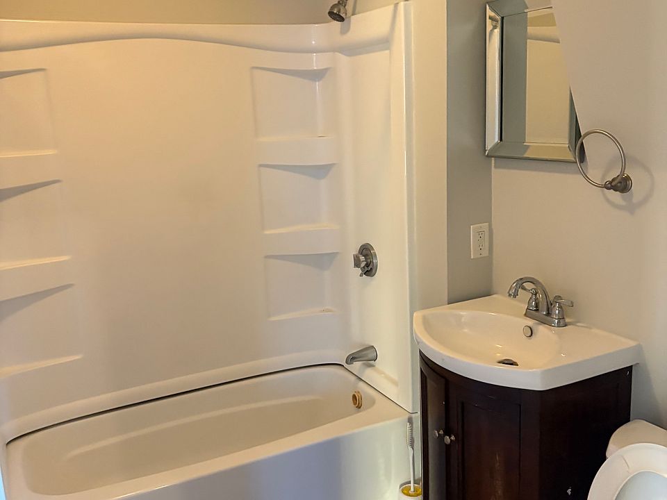 2nd image of 31 Franklin St #2R