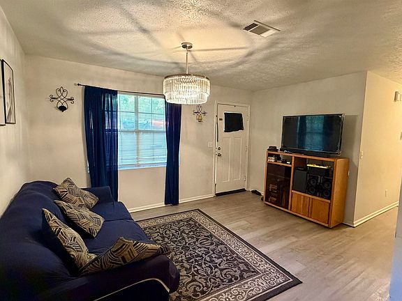 4th image of 170 Graystone Cir