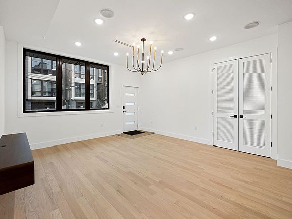 5th image of 33 Graham St #1